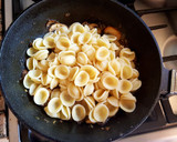 Foto del paso 4 de la receta: Orecchiette con hongo portobello y pesto