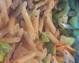 Foto del paso 2 de la receta: Plumitas Con Carne y Vegetales