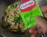Foto langkah ke 4 dari resep Tumis bokcoy jamur tiram.