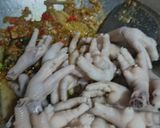 Foto langkah ke 5 dari resep Ceker Tempe Kuah Kuning.