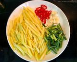 Hình bước làm 3 của món Dạ dày heo xào xoài xanh