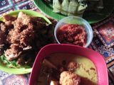 Ayam goreng serundeng