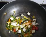A picture of step 4 of Vegetable sizzler with barbecue noodles.