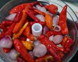 Foto langkah ke 2 dari resep Sambal Bawang ala Bu Rudy Surabaya.