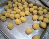 Foto langkah ke 5 dari resep Onde-onde Ketawa, cukup 1 telur.