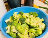 Foto langkah ke 2 dari resep Sayur Brokoli campur (Resep No. 106).