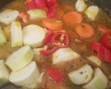 صورة لخطوة 2 من وصفة مرق شجر اصفر بالخضار 🥒🍅🌶🥔