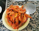 Foto del paso 3 de la receta: Ous trencats amb gules, sèpia i gamba vermella
