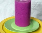 A picture of step 4 of Red dragon fruit milkshake.