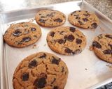 Foto langkah ke 8 dari resep Chocolate Chunk Cookies.