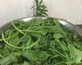 A picture of step 1 of Indori Palak Ki Puri.