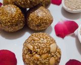 A picture of step 4 of Sesame Peanuts ladoo.