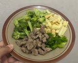 Foto langkah ke 1 dari resep Tumis Jamur Brokoli.