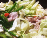 A picture of step 3 of Easy Stir-Fried Udon with Mentsuyu.