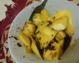 Foto langkah ke 3 dari resep Rujak mangga pedaaaasss.