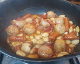 Foto del paso 5 de la receta: Albóndigas de pollo con chistorra y judiones