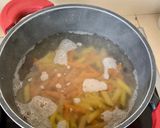 Foto del paso 1 de la receta: Pasta con pimientos, aceitunas y queso feta al aroma de curry