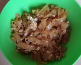 Foto langkah ke 3 dari resep Kwetiau goreng pedas.