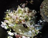 कोळंबी बिर्याणी (kolambi biryani recipe in marathi) रेसिपी स्टेप 4 फोटो