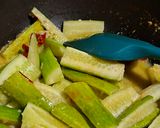 Foto langkah ke 3 dari resep Timun Acar Kuning.