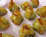Foto del paso 5 de la receta: 🥢Saquitos de queso de cabra, espinacas y cebolla roja