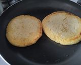 Foto del paso 5 de la receta: Arepa rellena de pollo con salsa de manzana, zanahoria, cebolla y crema...🫓🥙🥯