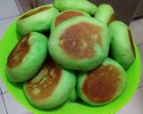 Foto langkah ke 7 dari resep Roti Ijo Isi Coklat Teflon Takaran Sendok.