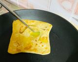 A picture of step 3 of Egg Paratha.