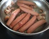 Foto del paso 1 de la receta: Salchichas frescas con papas y calabacín