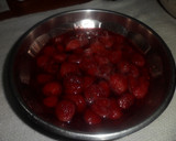 Foto del paso 3 de la receta: Tarta con frutillas en álmibar 