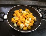 A picture of step 1 of Yellow pumpkin curry.