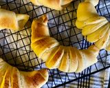 صورة لخطوة 2 من وصفة كروسان بالجبنه بشكل جميل 🥐🥐🧀