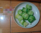 Foto langkah ke 3 dari resep Sawi Gulung Isi Tahu Udang.