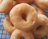 Foto langkah ke 6 dari resep Donat Tanpa Telur, Empuk!.