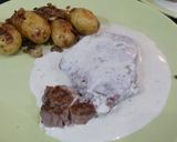 A picture of step 6 of Blue cheese sirloin with roast potatoes and caramalised onions.