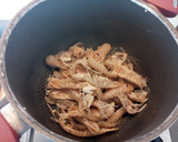 Foto del paso 3 de la receta: Arroz caldoso de galeras y langostinos 🥘
