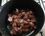 Foto del paso 1 de la receta: Carne al ajillo con vino tinto y arroz