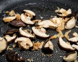 古早味高麗菜肉絲鹹粥 - 週末一早的活力的食譜步驟1照片
