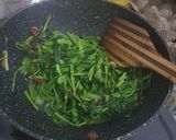 Foto langkah ke 3 dari resep Oseng kangkung.
