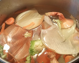 Foto del paso 2 de la receta: Alubias blancas con manitas, sabor Cookpad, en olla express