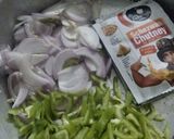 A picture of step 2 of Schezwan Dahi Sandwich.