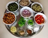 कडधान्याची कोशिंबीर (kaddhanya koshimbir recipe in marathi) रेसिपी स्टेप 1 फोटो 