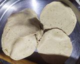 अजवायन की पूरी (ajwain ki poori recipe in Hindi) रेसिपी चरण 2 फोटो