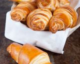 Vajas croissant recept fázis 10 fotója