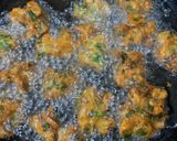 A picture of step 3 of Jhat phat Spring Onion Pakoray.