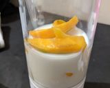 Foto langkah ke 3 dari resep Mango 🥭 Vanilla Milkshake.