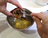 Mangós-maracujás kókusz kocka pisztáciával recept fázis 7 fotója