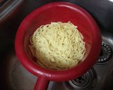 Foto del paso 2 de la receta: Pasta con salteado de salchichas y bacon
