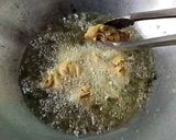 Foto langkah ke 8 dari resep Ayam Goreng Kremes.