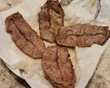 Foto del paso 2 de la receta: Filetes de ternera en salsa de pimientos verdes y rojos